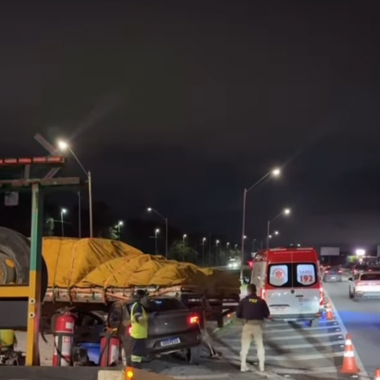 ACIDENTE | Grave colisão na BR-101 deixa motorista ferido em Porto Belo