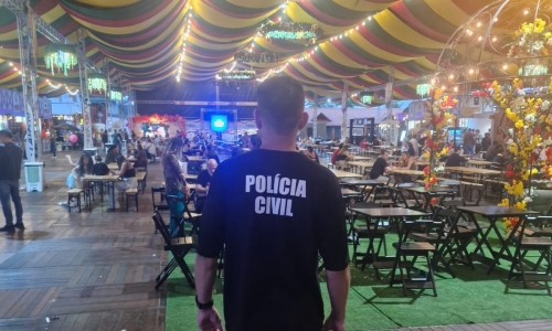 Trabalhadora é alvo de injúria racial durante atendimento na Fenarreco, em Brusque
