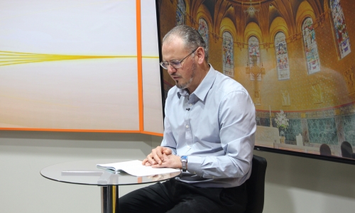 Padre Elizandro Scarsi conduz inspirador momento de fé e bênção nesta quarta-feira, 14 de outubro