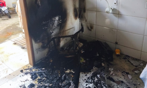 Princípio de incêndio em casa mobiliza equipes de emergência de São João Batista
