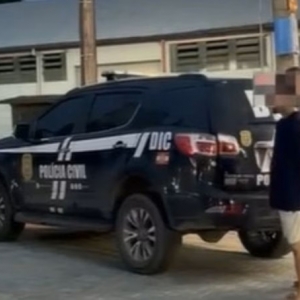 Flagrante desmantela ponto de tráfico em estacionamento de supermercado em Brusque