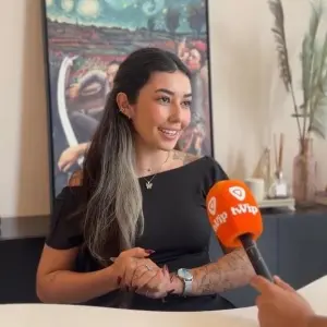 SOLIDARIEDADE ▶️ | Tatuadora realiza tatuagens em apoio à luta contra o câncer durante evento em Tijucas