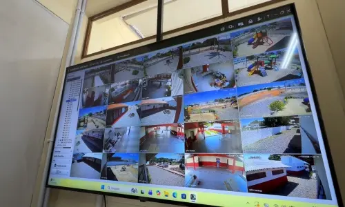 SEGURANÇA ▶️ | Secretaria de Educação de Tijucas passa a contar com central de monitoramento das escolas