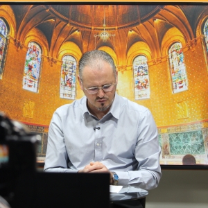 Padre Elizandro Scarsi conduz inspirador momento de fé e bênção nesta quinta-feira, 15 de outubro
