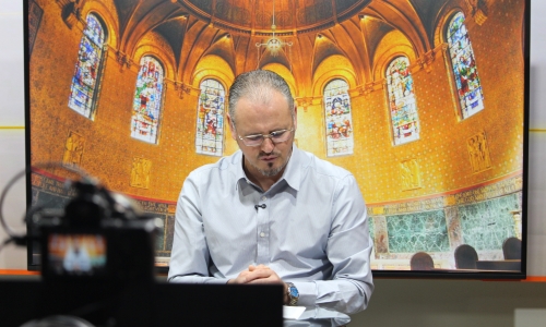 Padre Elizandro Scarsi conduz inspirador momento de fé e bênção nesta quinta-feira, 15 de outubro