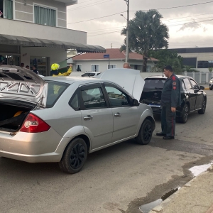 Acidente entre dois veículos termina com vazamento de gás veicular em São João Batista