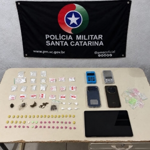 Trio é preso por manter estrutura de tráfico em Porto Belo; quantia de drogas também foi apreendida
