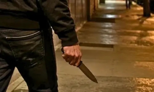 Suspeito de esfaquear duas pessoas é detido após fuga e resistência em Brusque
