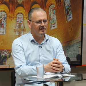 Mensagens de fé e oração com Padre Elizandro para sua terça-feira, 20 de outubro