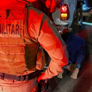 Caminhonete furtada é apreendida após perseguição na BR-101 em BC