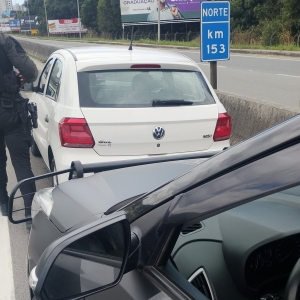 Carro furtado em BC é interceptado na BR-101 durante patrulhamento