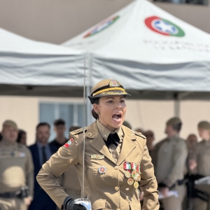 Tenente-coronel assume 12º BPM e faz história como primeira comandante mulher da unidade