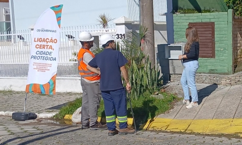 Fiscalização porta a porta aponta problemas em ligações de esgoto em Bombinhas