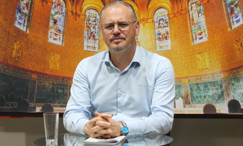 Padre Elizandro Scarsi conduz inspirador momento de fé e bênção nesta quinta-feira, 22 de outubro