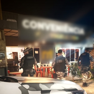 Suspeito tenta enganar PM com nome falso e acaba preso por dois crimes em Bombinhas