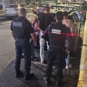 Briga motivada por ciúmes resulta em quatro detidos em Balneário Camboriú