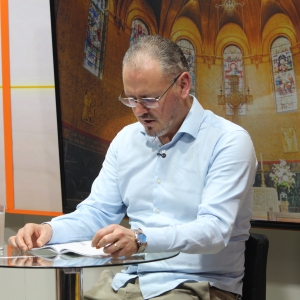 Padre Elizandro Scarsi conduz inspirador momento de fé e bênção nesta sexta-feira, 23 de outubro