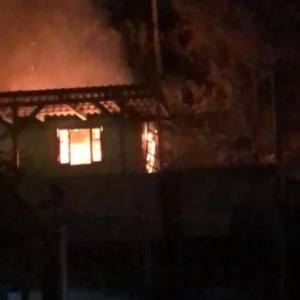 Desentendimento entre companheiros termina em incêndio e caso de polícia em Brusque