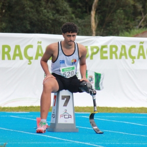 Paratleta catarinense quebra recorde brasileiro e ganha destaque no atletismo paralímpico nacional