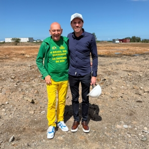 Luciano Hang visita obra da Havan em Tijucas e acompanha de perto construção da megaloja