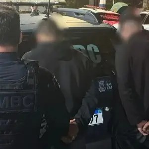 Dupla é presa após furtar autopropelido; adolescente conteve os suspeitos com ajuda de amigos