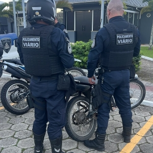 Menor é apreendido após o polciamento viário identificar motocicleta com registro de roubo