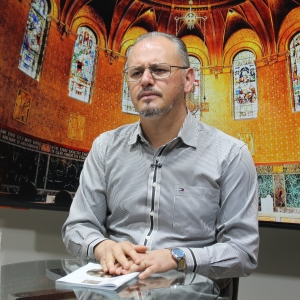 Mensagens de fé e oração com Padre Elizandro para sua terça-feira, 27 de outubro