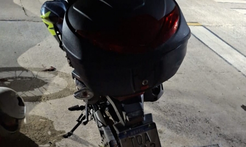 Moto furtada em BC é encontrada com suspeito após rastreamento da PM