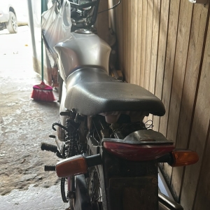 Motocicleta com registro de furto no Paraná é apreendida após ser encontrada em residência de Brusque