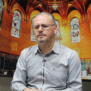 Padre Elizandro Scarsi conduz inspirador momento de fé e bênção nesta quinta-feira, 29 de outubro