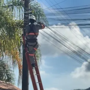 TIJUCAS ▶️ | Operação Limpa Fios já alcança mais de 70 ruas