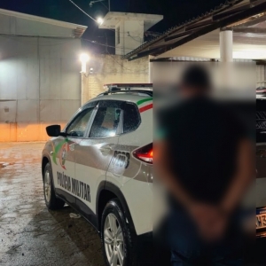 Procurado por lesão corporal é localizado pela PM durante ronda noturna
