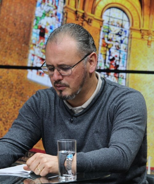 Acompanhe um momento de fé, oração e reflexão com Padre Elizandro, trazendo esperança para sua tarde