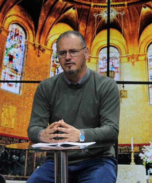 Padre Elizandro Scarsi encerra a semana com bênçãos e esperança no programa Tarde de Fé
