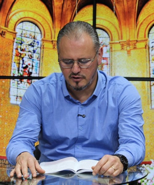 Padre Elizandro Scarsi encerra a semana com bênçãos e esperança no programa Tarde de Fé