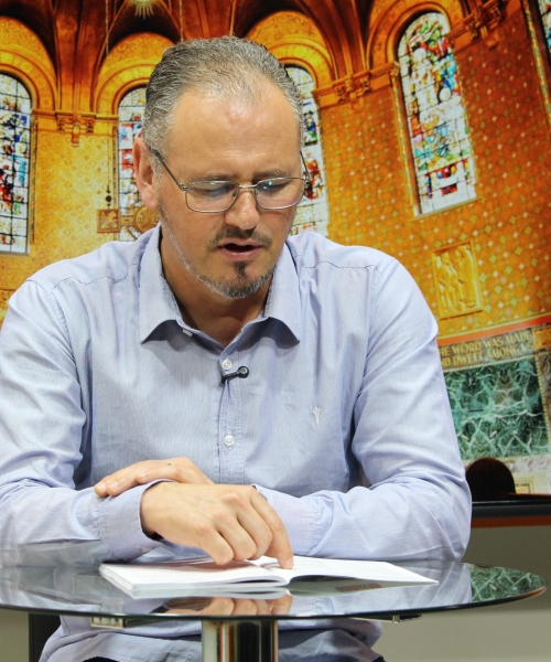 Acompanhe um momento de fé, oração e reflexão com Padre Elizandro, trazendo esperança para sua tarde