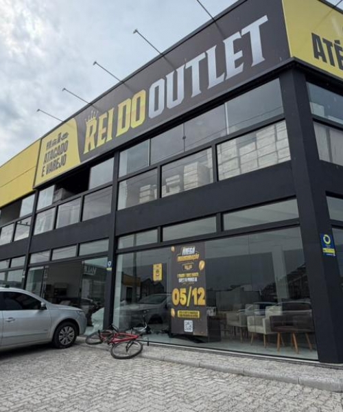 Rei do Outlet inaugura com até 80% off