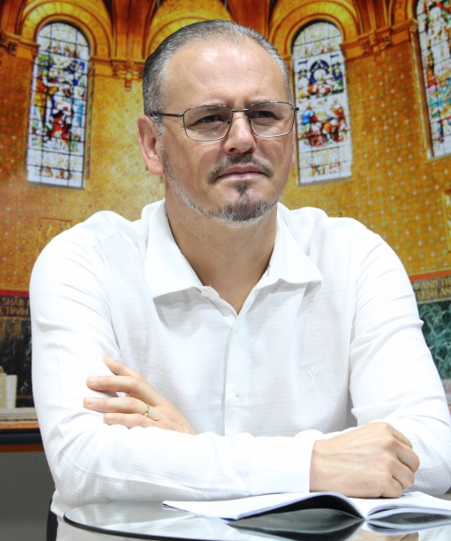 Padre Elizandro conduz uma tarde de fé para renovar a esperança e fortalecer o coração