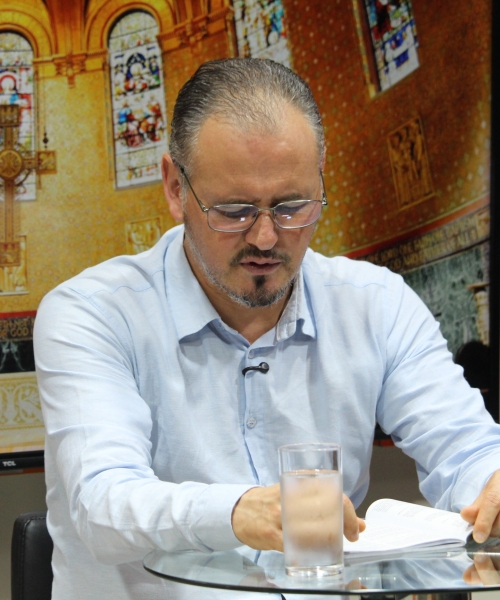 Padre Elizandro compartilha mensagens de fé que inspiram a sua sexta-feira, 06 de fevereiro