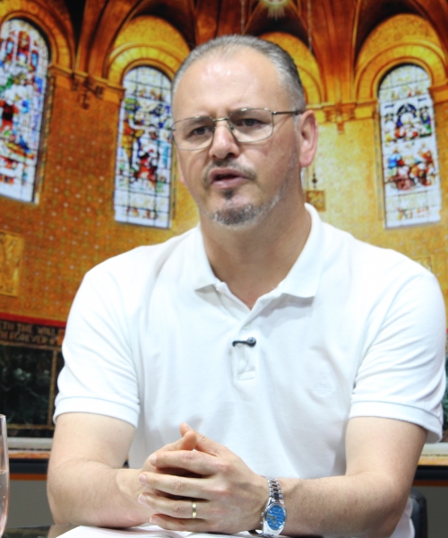 Padre Elizandro conduz uma tarde de fé para renovar a esperança nesta terça-feira,10 de fevereiro