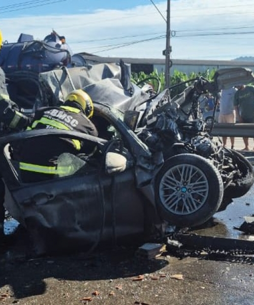 Acidente envolvendo 5 veículos na BR-101 tem final trágico