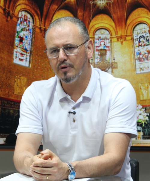 Padre Elizandro compartilha mensagens de fé que inspiram a sua segunda-feira, 09 de março