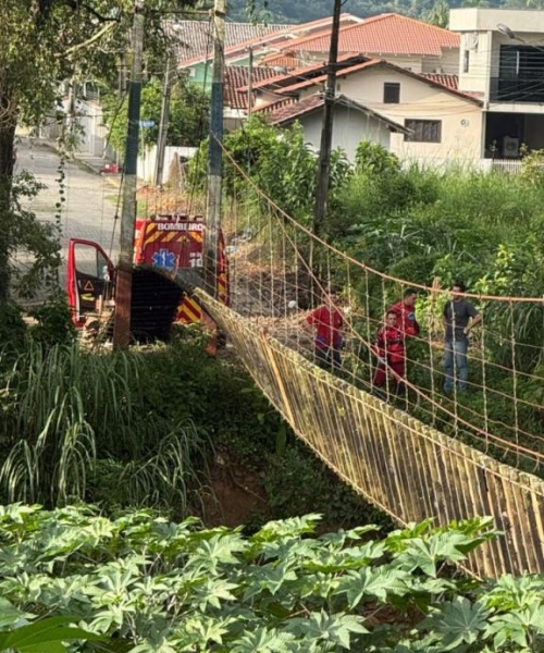 Ponte de arame cede, fere quatro pessoas e aciona helicóptero 