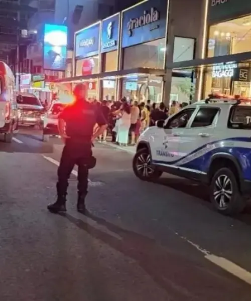 Pedestre é atropelada após cruzar fora da faixa