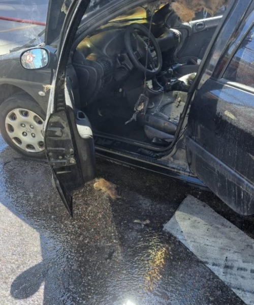 Carro pega fogo enquanto estava em movimento