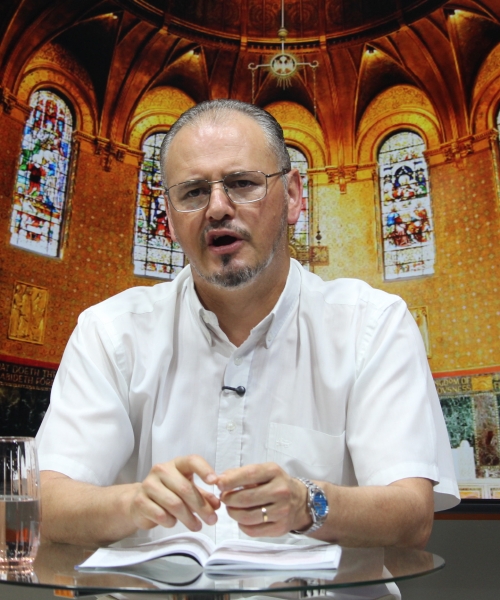 Padre Elizandro compartilha mensagens de fé que inspiram a sua quarta-feira, 01 de abril