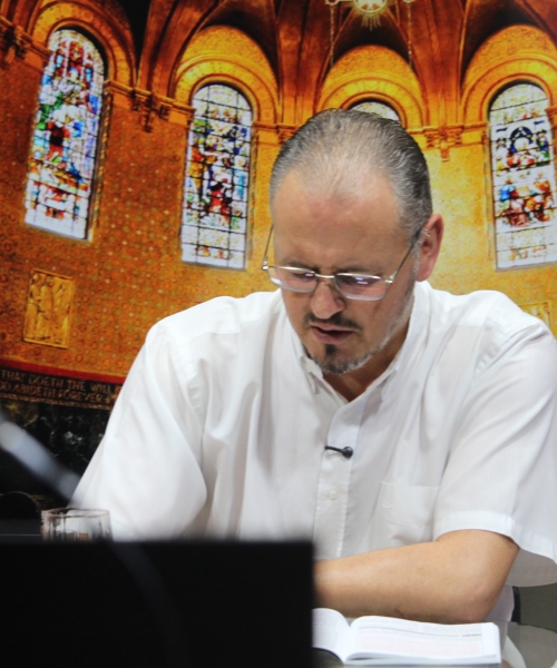 Padre Elizandro conduz o Tarde de fé para sua Sexta-feira Santa, 03 de abril