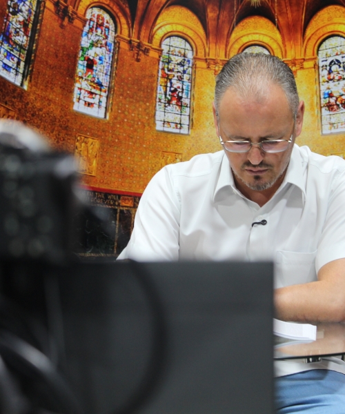 Assista a mensagem do Tarde de Fé desta terça-feira, 07 de abril, com Padre Elizandro Scarsi
