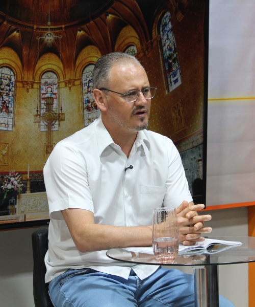 Assista a mensagem do Tarde de Fé desta quarta-feira, 08 de abril, com Padre Elizandro Scarsi