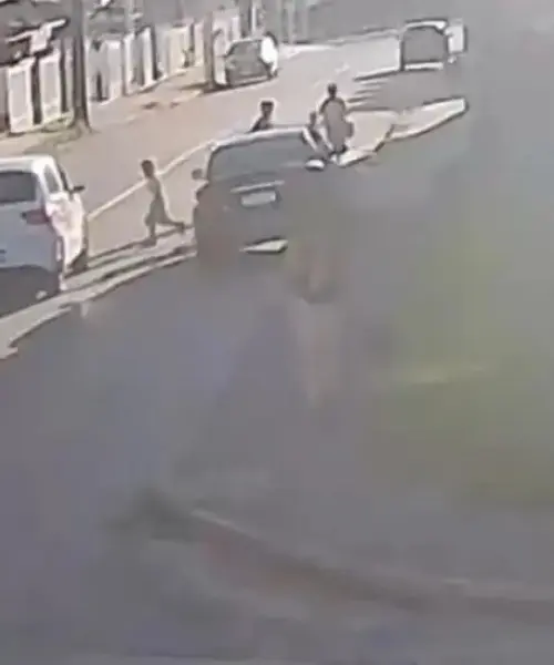 Criança é atingida por carro em Brusque enquanto atravessava a rua